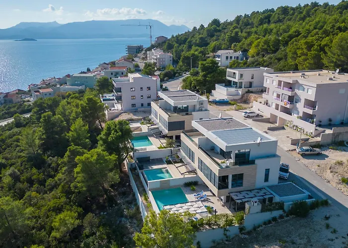 Adria View Exklusive Am Mit Pool Und Bbq Fuer 8 Personen * קומרנה