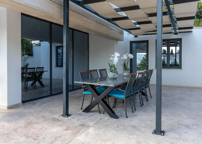 Adria View Exklusive Am Mit Pool Und Bbq Fuer 8 Personen וילה קומרנה