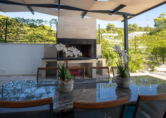 Willa Adria View Exklusive Am Mit Pool Und Bbq Fuer 8 Personen Komarna