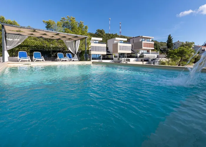 Adria View Exklusive Am Mit Pool Und Bbq Fuer 8 Personen * קומרנה