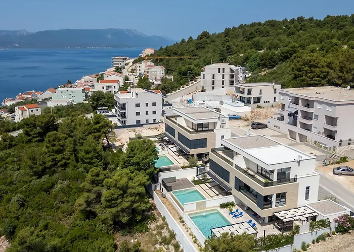 Adria View Exklusive Am Mit Pool Und Bbq Fuer 8 Personen וילה קומרנה