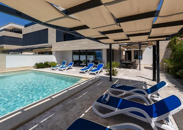 Adria View Exklusive Am Mit Pool Und Bbq Fuer 8 Personen *