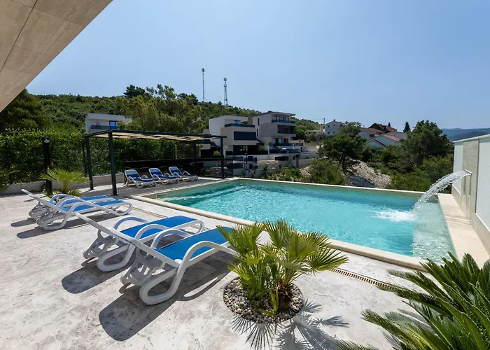 Adria View Exklusive Am Mit Pool Und Bbq Fuer 8 Personen * קומרנה