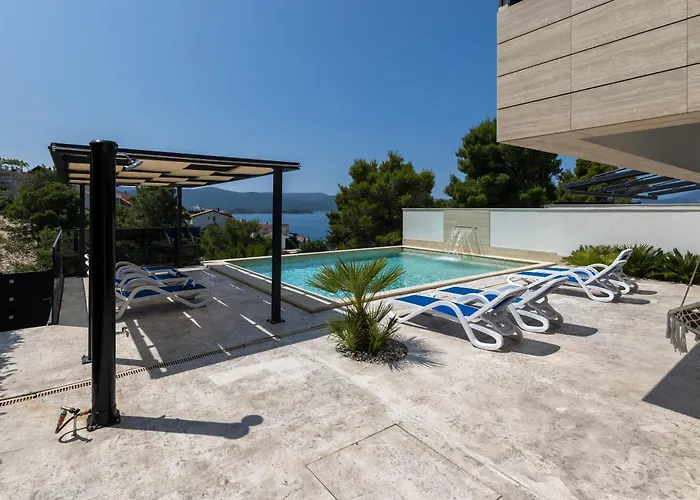 Adria View Exklusive Am Mit Pool Und Bbq Fuer 8 Personen