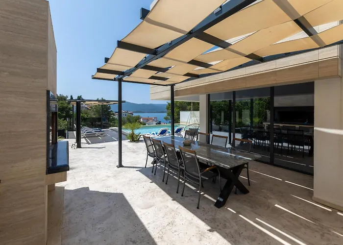Adria View Exklusive Am Mit Pool Und Bbq Fuer 8 Personen Villa Komarna