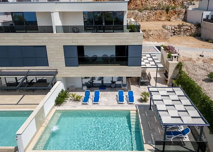 Adria View Exklusive Am Mit Pool Und Bbq Fuer 8 Personen * קומרנה